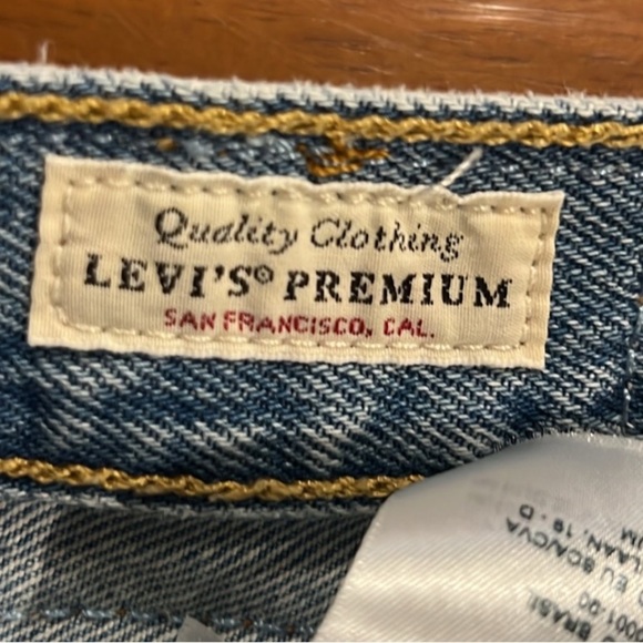 Levi’s Premium 501 button fly denim distressed jean shorts size 32 - Picture 5 of 8